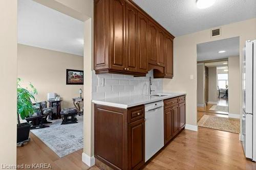 204-185 Ontario Street, Kingston, ON - Indoor Photo Showing Kitchen