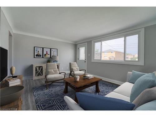 1-103 Day Street, Kingston, ON - Indoor Photo Showing Living Room