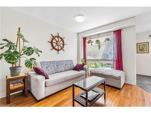 2166 Swanfield Street, Kingston, ON - Indoor Photo Showing Living Room