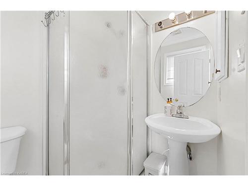 2166 Swanfield Street, Kingston, ON - Indoor Photo Showing Bathroom