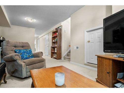 1289 Birchwood Drive, Kingston, ON - Indoor Photo Showing Living Room