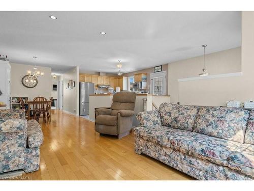 1289 Birchwood Drive, Kingston, ON - Indoor Photo Showing Living Room