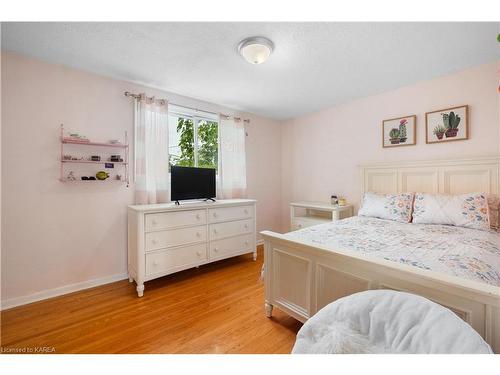 784 Downing Street, Kingston, ON - Indoor Photo Showing Bedroom