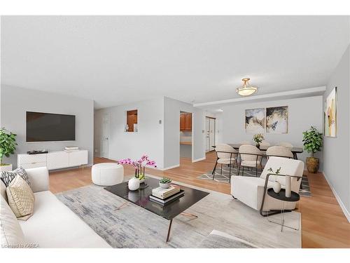 304-257 Bath Road, Kingston, ON - Indoor Photo Showing Living Room