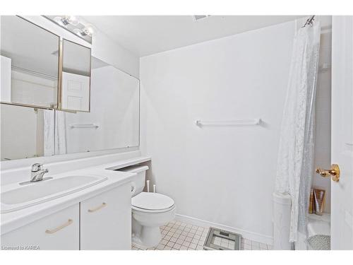 304-257 Bath Road, Kingston, ON - Indoor Photo Showing Bathroom