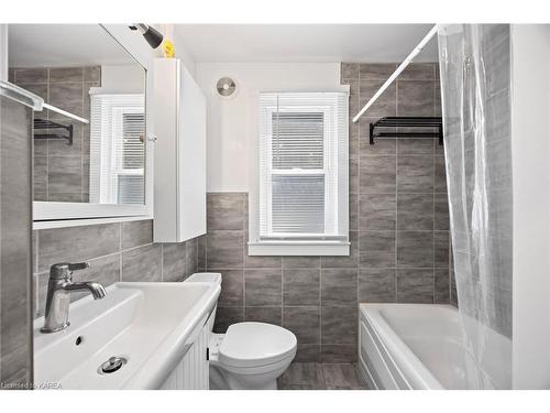 48 Cameron Street, Kingston, ON - Indoor Photo Showing Bathroom