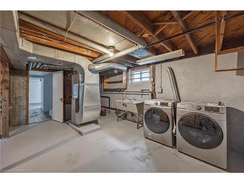 48 Cameron Street, Kingston, ON - Indoor Photo Showing Laundry Room