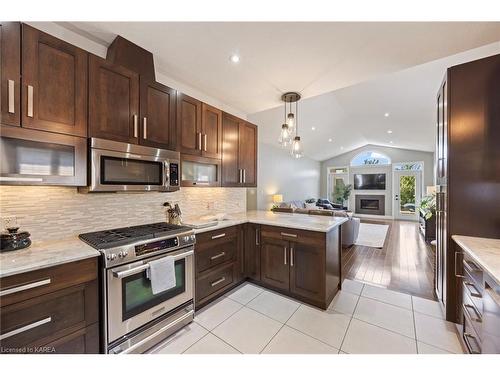 1231 Lisbon Place, Kingston, ON - Indoor Photo Showing Kitchen With Upgraded Kitchen