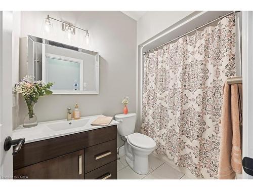 1231 Lisbon Place, Kingston, ON - Indoor Photo Showing Bathroom