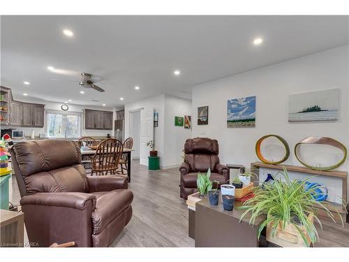 6179 North Shore Road, Perth Road Village, ON - Indoor Photo Showing Living Room