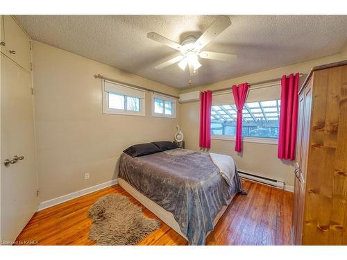 220 Indian Road, Kingston, ON - Indoor Photo Showing Bedroom