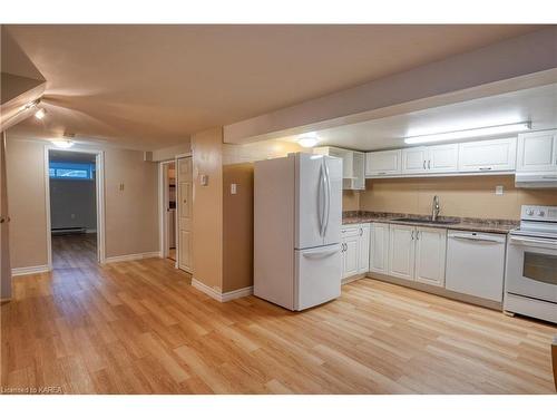 220 Indian Road, Kingston, ON - Indoor Photo Showing Kitchen