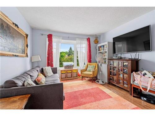 17 Point St Mark Drive, Kingston, ON - Indoor Photo Showing Living Room