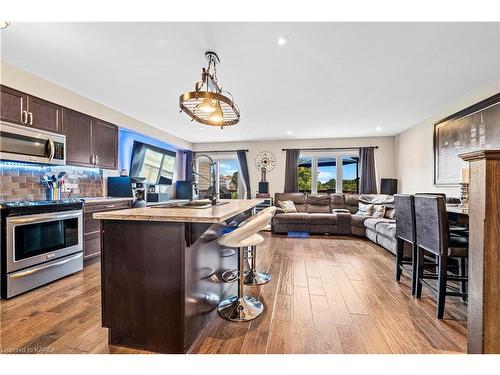 1163 Horizon Drive, Kingston, ON - Indoor Photo Showing Kitchen