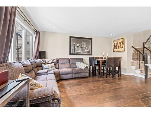 1163 Horizon Drive, Kingston, ON - Indoor Photo Showing Living Room