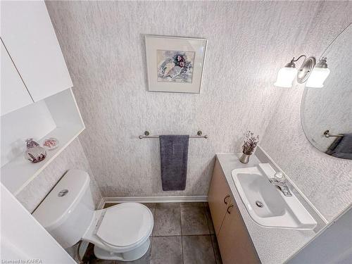 196 Country Club Drive, Kingston, ON - Indoor Photo Showing Bathroom