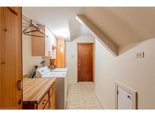 196 Country Club Drive, Kingston, ON - Indoor Photo Showing Laundry Room