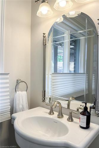 37 Faircrest Boulevard, Kingston, ON - Indoor Photo Showing Bathroom