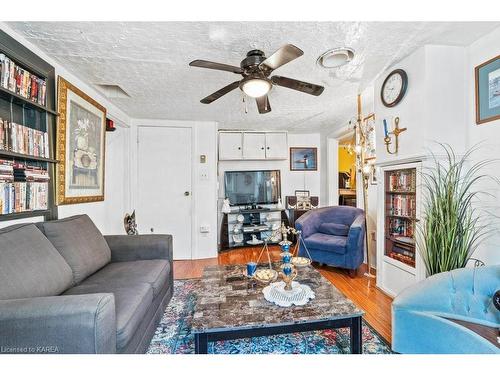 176 Garden Street, Gananoque, ON - Indoor Photo Showing Living Room