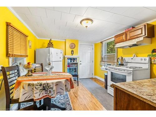 176 Garden Street, Gananoque, ON - Indoor Photo Showing Kitchen