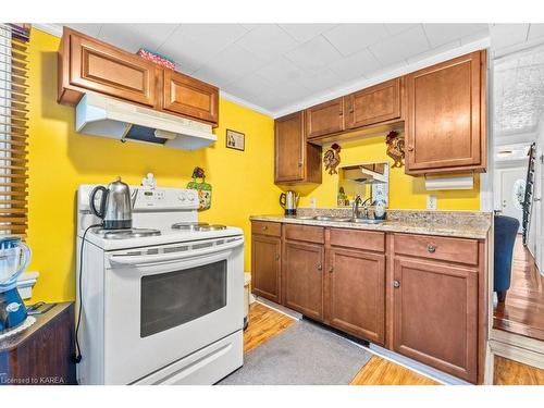 176 Garden Street, Gananoque, ON - Indoor Photo Showing Kitchen