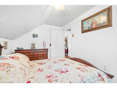 176 Garden Street, Gananoque, ON - Indoor Photo Showing Bedroom