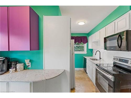 282 Lakeview Avenue, Kingston, ON - Indoor Photo Showing Kitchen