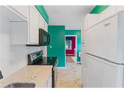 282 Lakeview Avenue, Kingston, ON - Indoor Photo Showing Kitchen