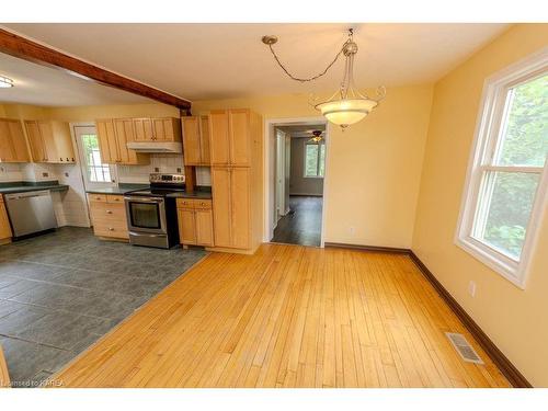 901 Division St Street, Kingston, ON - Indoor Photo Showing Kitchen