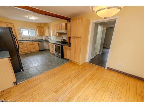 901 Division St Street, Kingston, ON - Indoor Photo Showing Kitchen