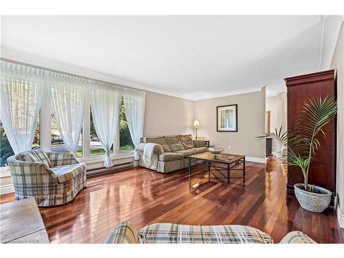 721 Centre Street, Kingston, ON - Indoor Photo Showing Living Room