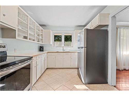 721 Centre Street, Kingston, ON - Indoor Photo Showing Kitchen