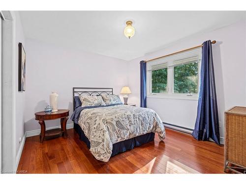 721 Centre Street, Kingston, ON - Indoor Photo Showing Bedroom