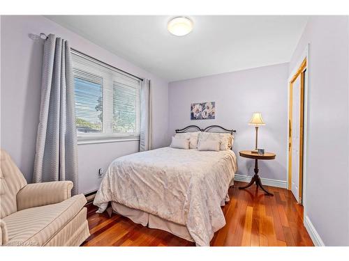 721 Centre Street, Kingston, ON - Indoor Photo Showing Bedroom