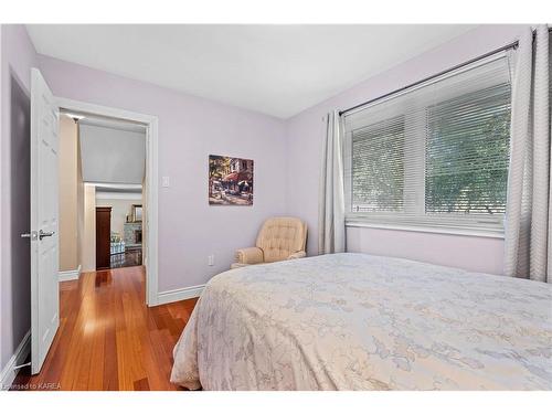 721 Centre Street, Kingston, ON - Indoor Photo Showing Bedroom