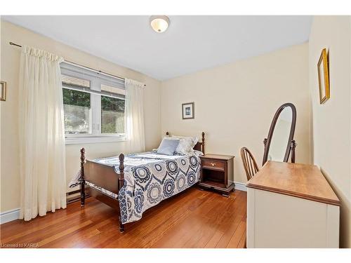 721 Centre Street, Kingston, ON - Indoor Photo Showing Bedroom