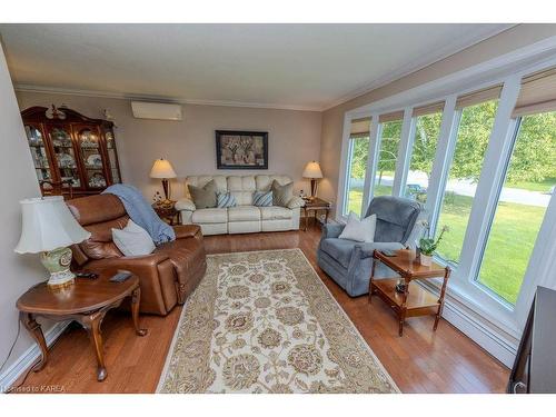 297 Donell Court, Kingston, ON - Indoor Photo Showing Living Room