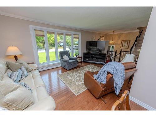 297 Donell Court, Kingston, ON - Indoor Photo Showing Living Room