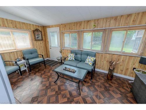 297 Donell Court, Kingston, ON - Indoor Photo Showing Living Room