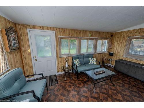 297 Donell Court, Kingston, ON - Indoor Photo Showing Living Room