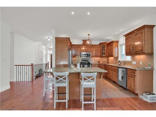 1090 Fawn Court, Kingston, ON - Indoor Photo Showing Kitchen