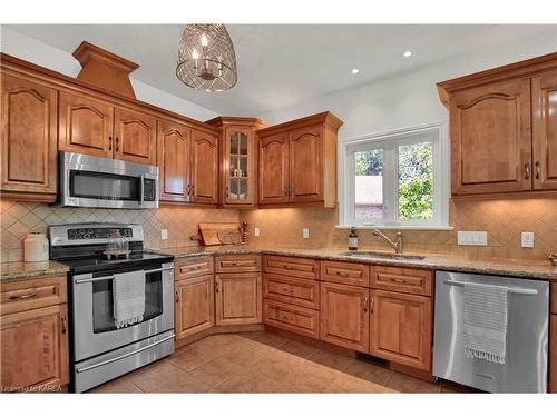 1090 Fawn Court, Kingston, ON - Indoor Photo Showing Kitchen