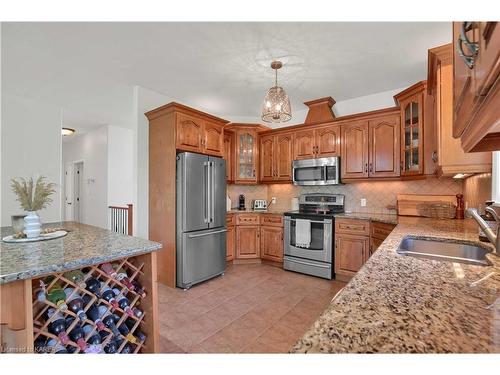 1090 Fawn Court, Kingston, ON - Indoor Photo Showing Kitchen