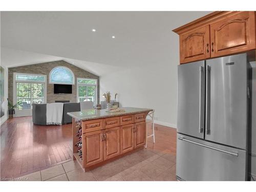 1090 Fawn Court, Kingston, ON - Indoor Photo Showing Kitchen