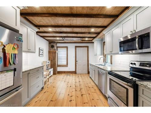 11 Raglan Road, Kingston, ON - Indoor Photo Showing Kitchen