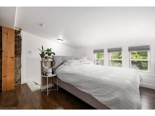 11 Raglan Road, Kingston, ON - Indoor Photo Showing Bedroom