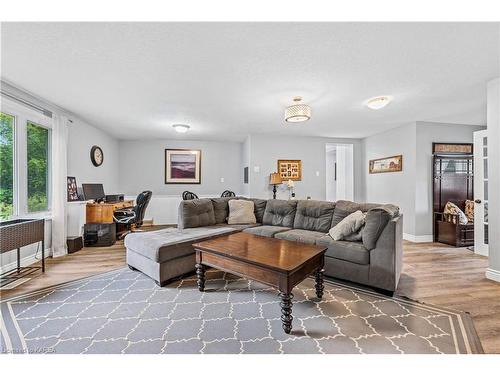 324 Church Street, Napanee, ON - Indoor Photo Showing Living Room