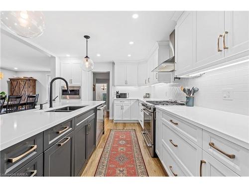 324 Church Street, Napanee, ON - Indoor Photo Showing Kitchen With Double Sink With Upgraded Kitchen