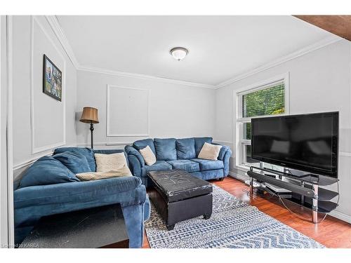 324 Church Street, Napanee, ON - Indoor Photo Showing Living Room