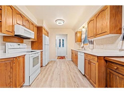 935 Pembridge Crescent, Kingston, ON - Indoor Photo Showing Kitchen